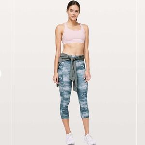 Lululemon • Speed Up Crop *21" • Size 4